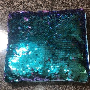 Reversible Sequence Pillow NEW